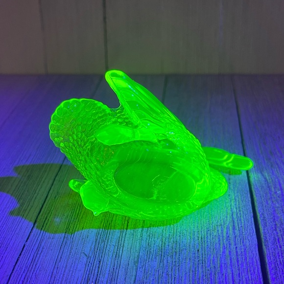 Vtg Vaseline Glass Swan Salt Cellar) - Picture 5 of 7